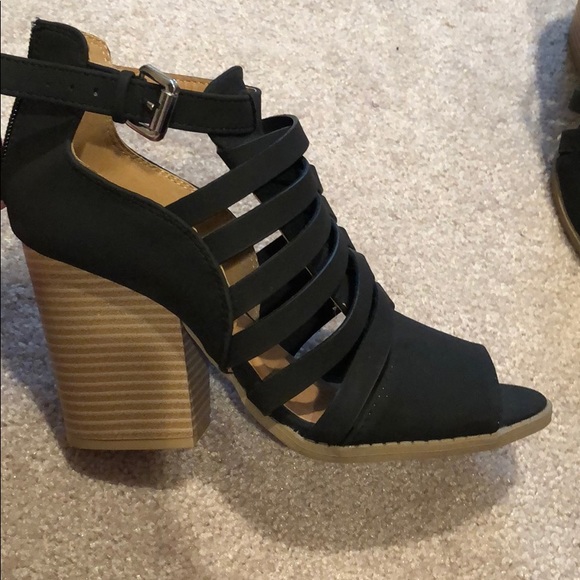 Black Open toe heels - Picture 9 of 10